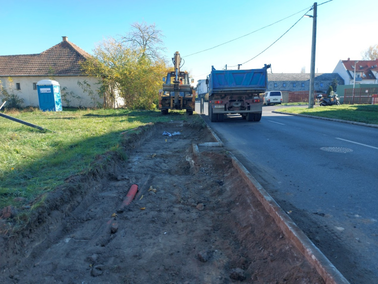 Új járdát építenek a Hunyadi utcán és a Belső körúton