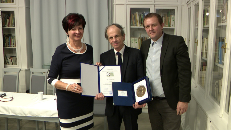 Móricz-emlékérem – Dr. Karádi Zsolt irodalomtörténészt díjazták