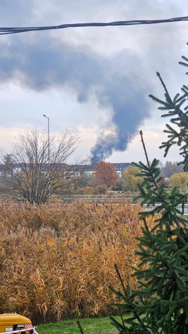 Füstfelhő a város felett - egy tároló gyulladt ki 