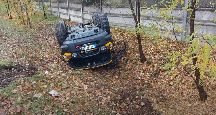 Fejre állt az árokban – érthetetlen, hogyan történt a különös baleset