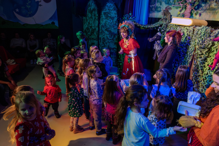 Közös ünneplés: 25 éves lett a Burratino Bábszínház