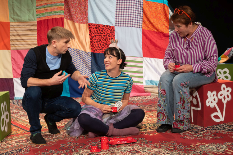 A hercegnő és a boldogság című előadás után a Télapó is ellátogat a Bárány Frigyes Stúdióba