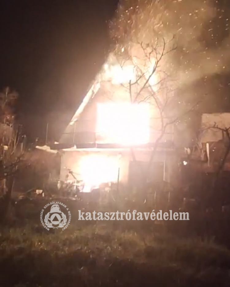 Halálos tűz pusztított Kabaláson - holttestet találtak a tűzoltók