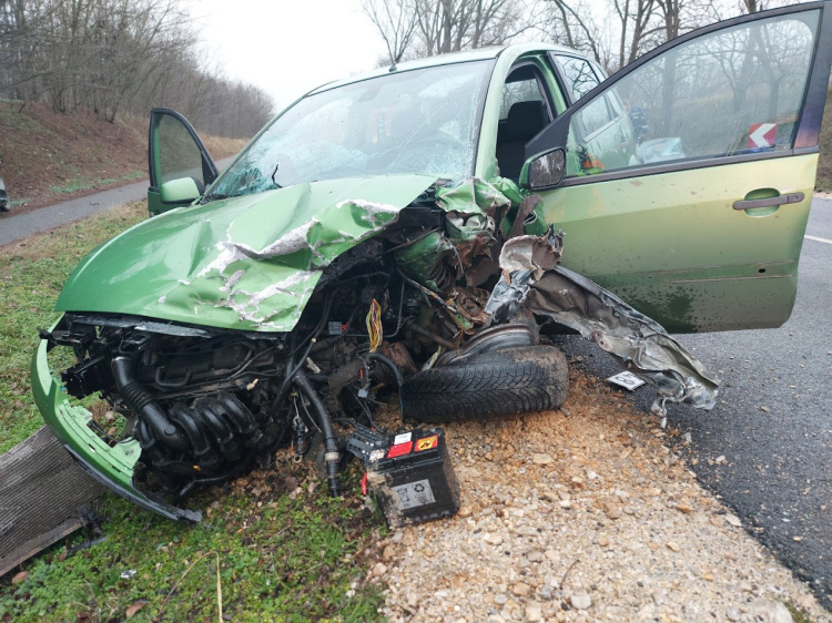 Halálos frontális ütközés a 4-es főúton - a vétlen sofőr hunyt el