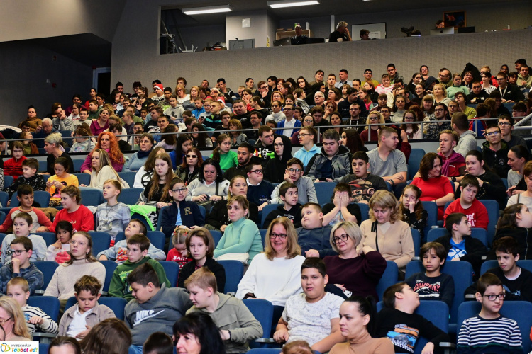 Fogyatékos Emberek Világnapja – Mesejáték várta a gyerekeket a Váci Mihály Kulturális Központban