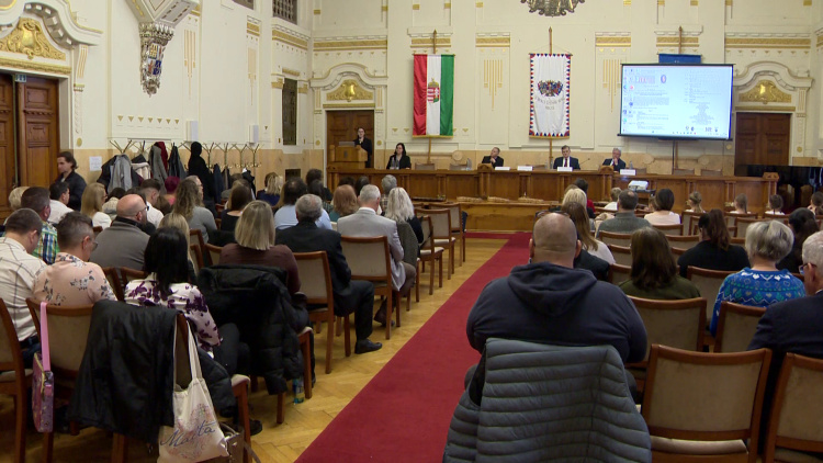 Tudományos konferencia a vármegyeházán                           