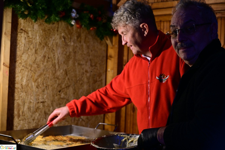 Kóstoló:  csütörtökönként lapcsánka várja a forgatagban!