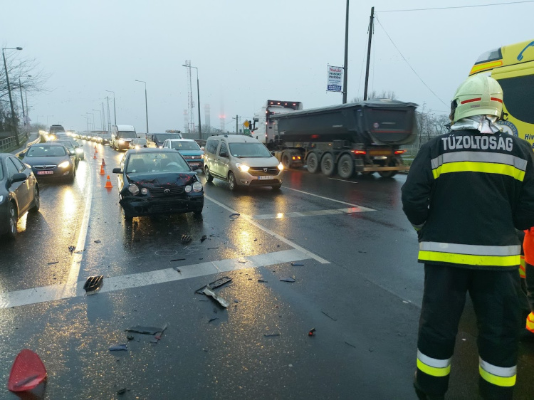 Hatalmas csattanással ütköztek - szerencsére senki sem sérült meg