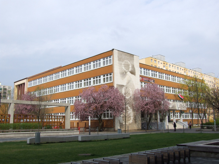 Elismerések és szakmai előrelépések az Eötvösben – Újabb sikeres év a pedagógiai innováció szolgálatában