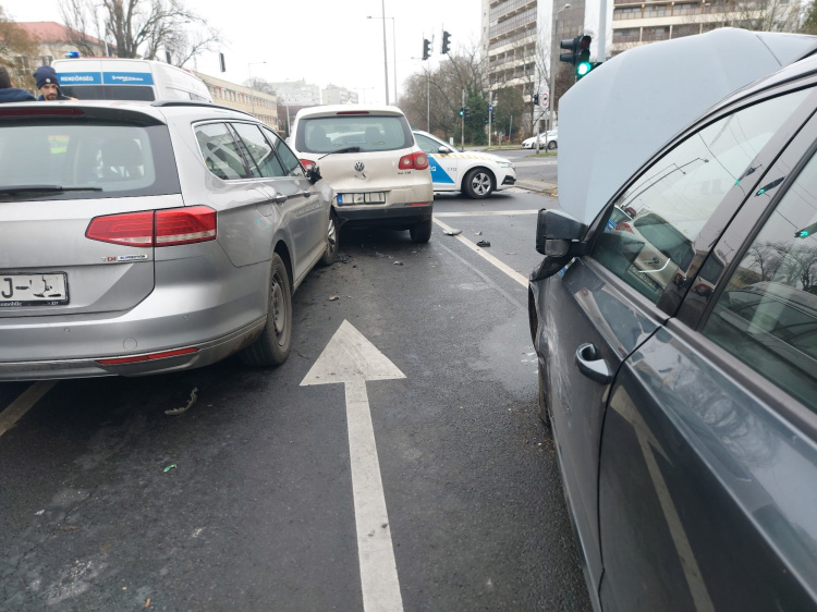 Négyes karambol az Északi nagykörúton – egy sérült, ittas sofőr okozta a balesetet