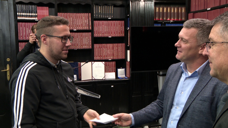 Támogatás - rászoruló hallgatók kaptak segítséget                                       