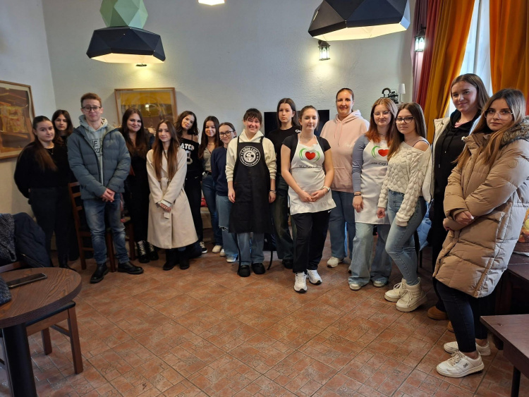 Egy csipetnyi jóság: diákok főztek a rászorulóknak