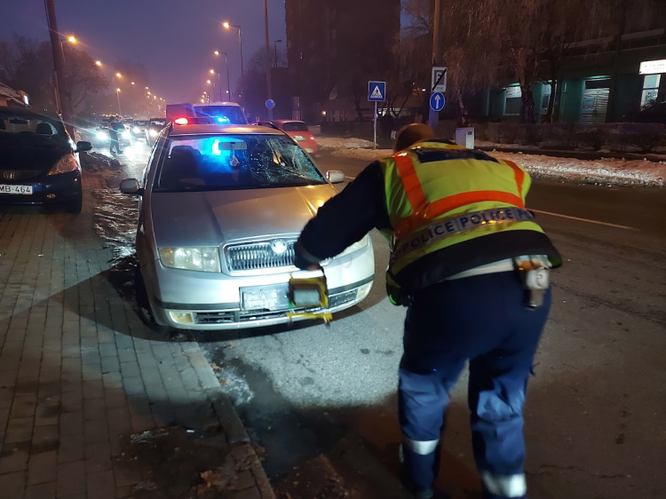 Kerékpáros és személyautó ütközött a Kossuth utcán