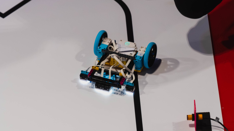 Akár Dél-Koreáig is eljuthatnak a diákok a ProSuli robotikaversenyen