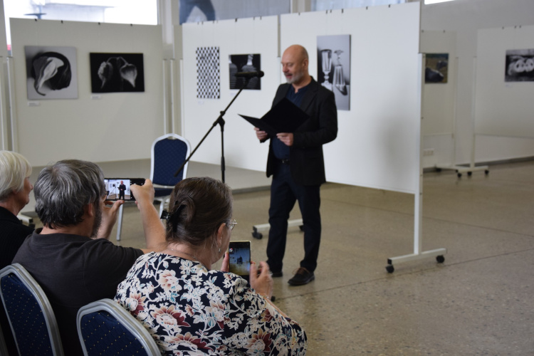 Színe és fonákja – az ellentétek harmóniája képpárokban