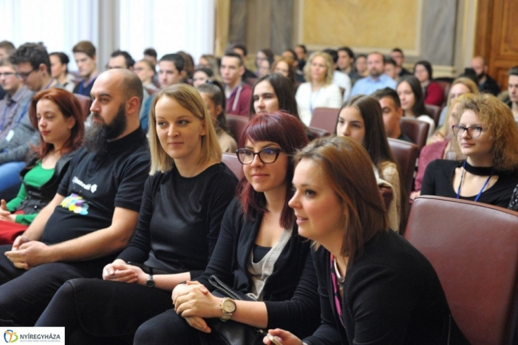 Döntéshozók elé kerülnek a diákok elképzelései – ülést tart a nyíregyházi Városi Diákparlament