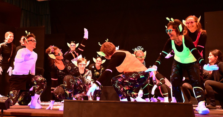 REFIVERZUM: a Földtől a csillagokig – emlékezetes jótékonysági bált rendeztek a Jókaiban