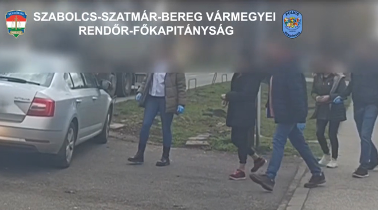 Nyíregyházán kapták el az emberkereskedelem miatt körözött anyát és lányát