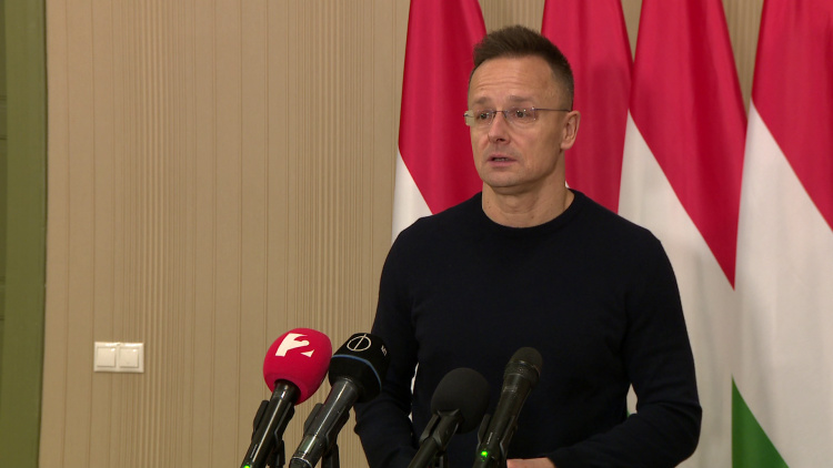 Szijjártó Péter: Magyarország blokkolja az Ukrajnának járó hadikölcsönt 