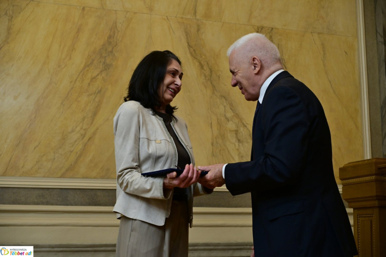 Elismerések – Nívódíjat, Bencs László emlékéremet és Burger István díjat adtak át a közgyűlésen