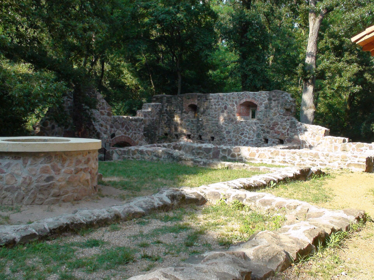 Középkori pálos kolostor nyomában – régészeti előadás lesz a könyvtárban