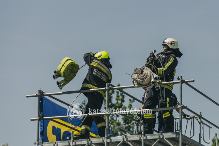 Erőpróbára készülnek a tűzoltók Nyíregyháza belvárosában