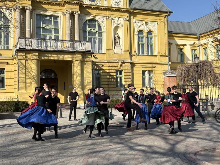  Flashmobokkal idézték meg az 1848-as forradalom hangulatát Nyíregyházán