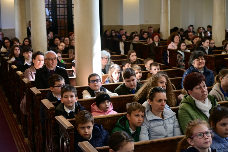 Csodát virágzik a jelen: diákok találkoztak országos református versenyen Nyíregyházán