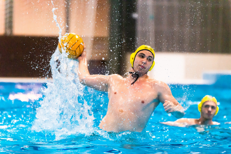 Hazai medencében a vízilabdások                    