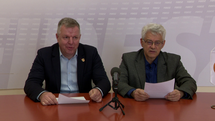 Fidesz-sajtótájékoztató: kérdéseket fogalmaztak meg a Tisza Párt jelöltjével kapcsolatban