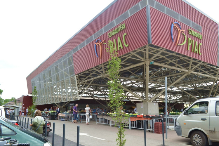 Húsvéti munkarend: változik a piacok nyitvatartása és ingyenes lesz a parkolás Nyíregyházán