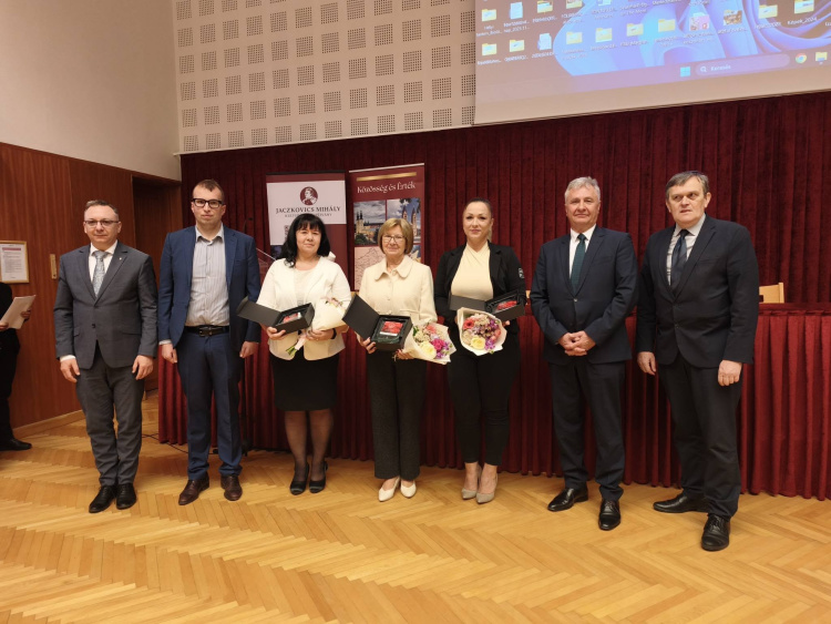 Három elhivatott nő kapta idén a Vármegyei Családokért Díjat