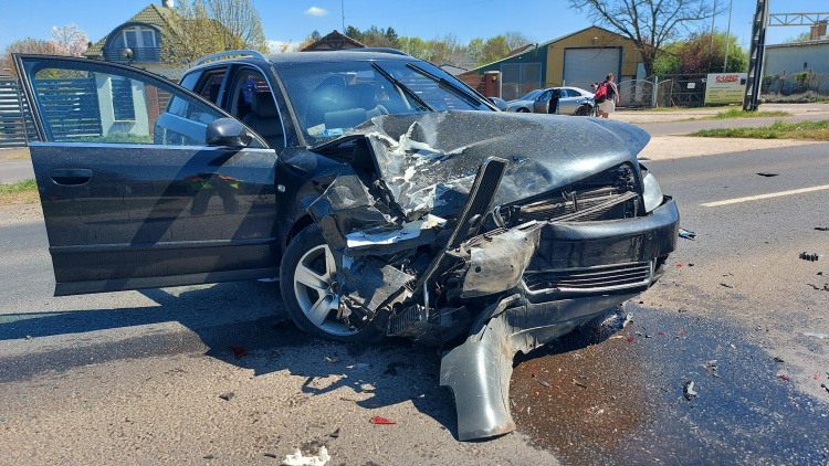 Mentők és tűzoltók a Westsiken – négyen megsérültek a balesetben