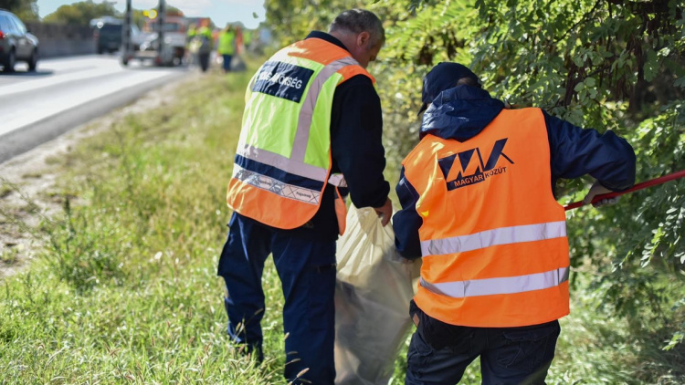 Öt nap alatt 154 tonna illegális szemetet gyűjtött össze a Magyar Közút
