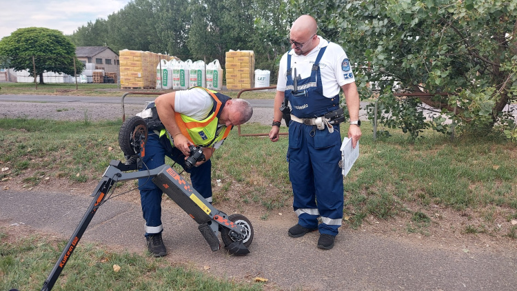STOP táblát hagyhatott figyelmen kívül – rolleres sérült meg a Rákóczi úton