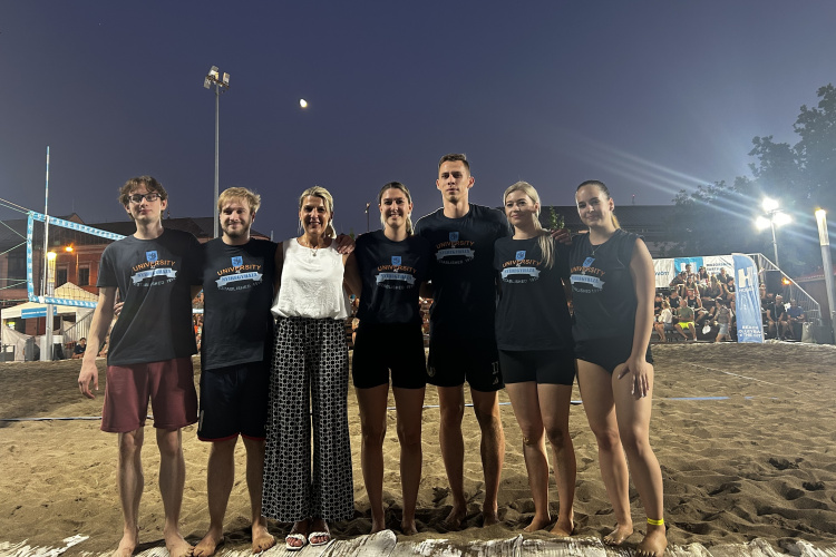 Veretlenül nyerte meg a Nyíregyházi Egyetem csapata a Beach Volleyball in the City gálatornáját