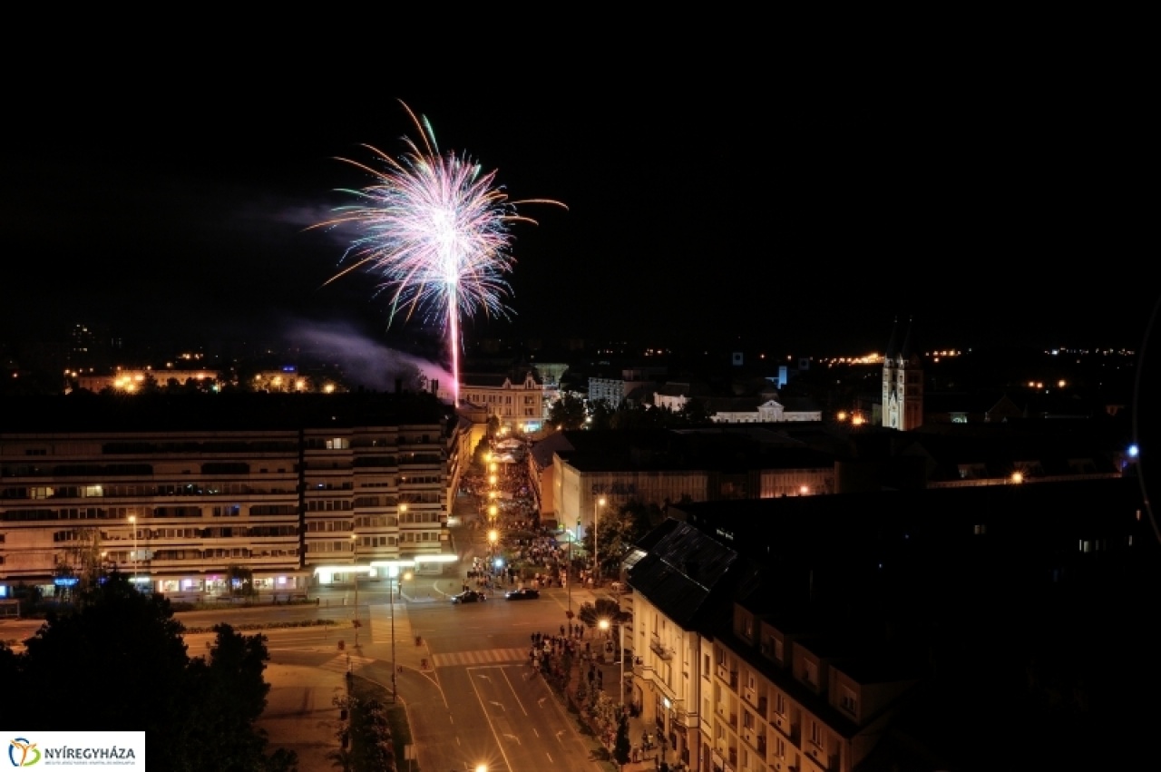 Államalapító Szent István ünnepe (a tűzijáték képeivel)