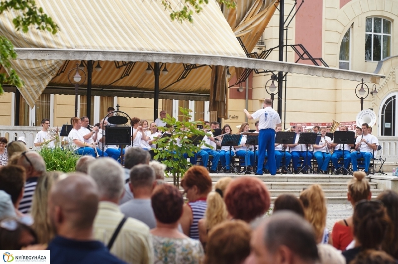 Nyáresti koncert Sóstón 