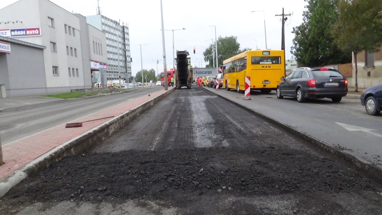 Kikapcsolják a jelzőlámpákat, rendőri irányítás várható