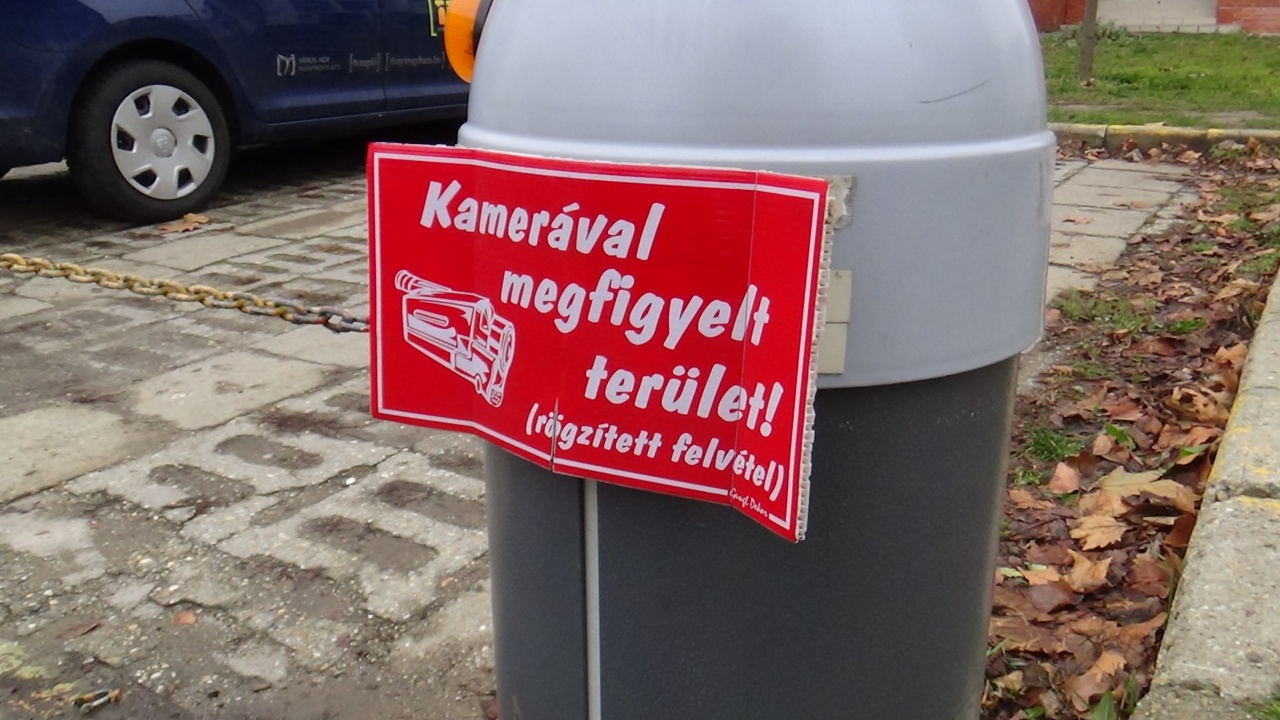 Jelentős az anyagi kár a megrongált belvárosi parkoló biztonsági berendezésében