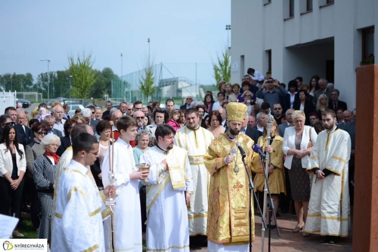 Örmény kereszttel a megbékélés mellett
